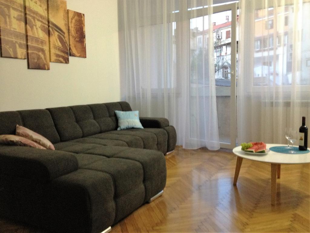 Arenacentar Apartments Pola Esterno foto